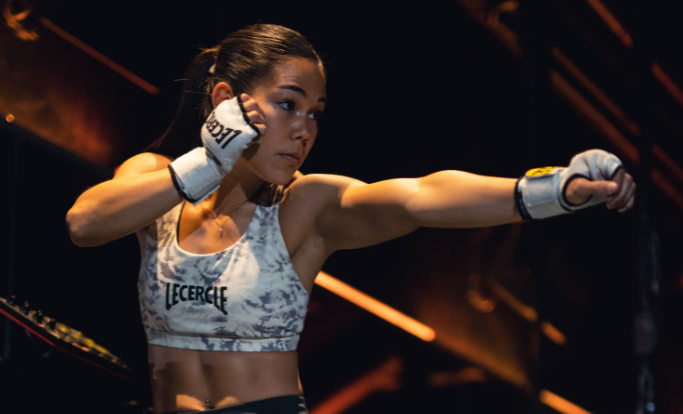 femme entrainement boxe maison