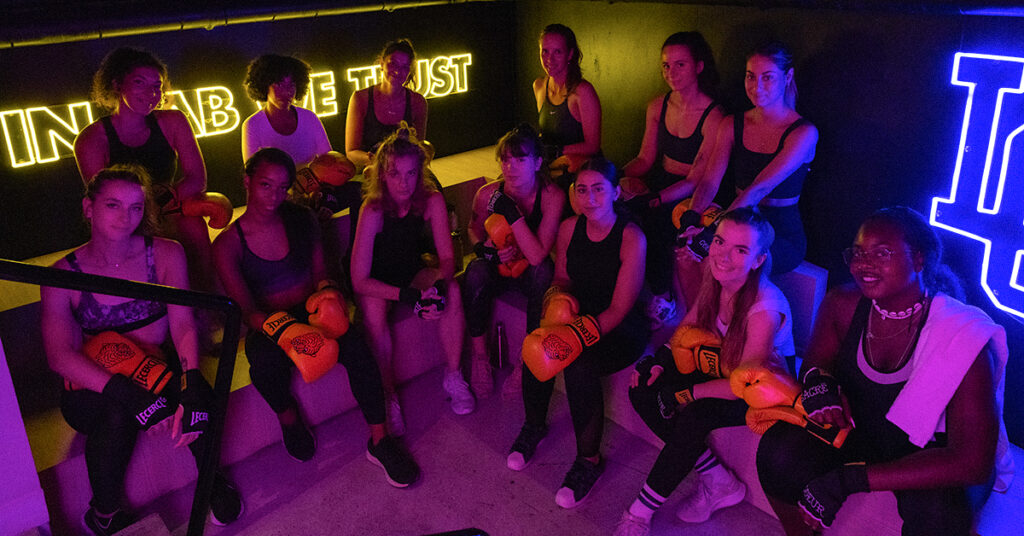 Une équipe de collègues en plein team building au Cercle Montmartre