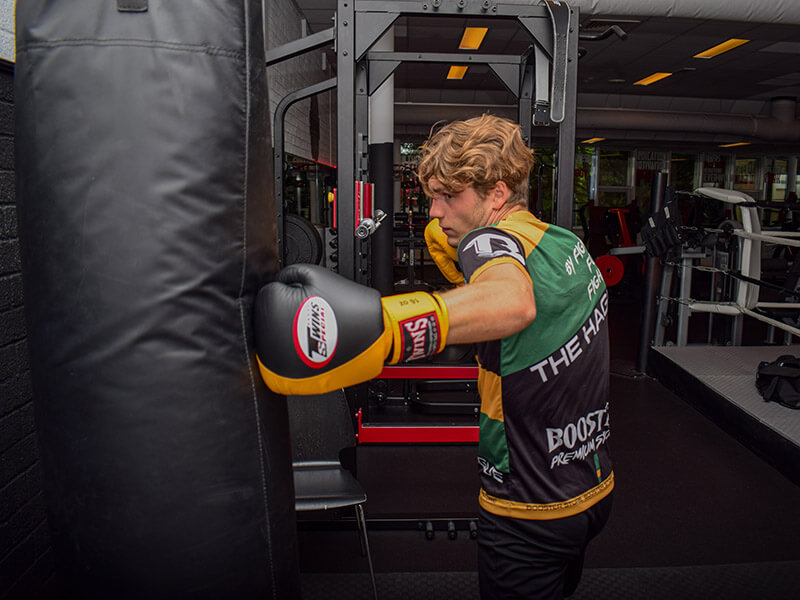 Quand j'ai été frappé au visage, j'ai vu ma mère », la boxe thaï veut être  un sport moins violent