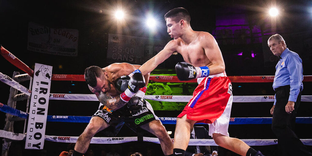 Boxe anglaise regle : deux boxeurs en plein combat professionnel