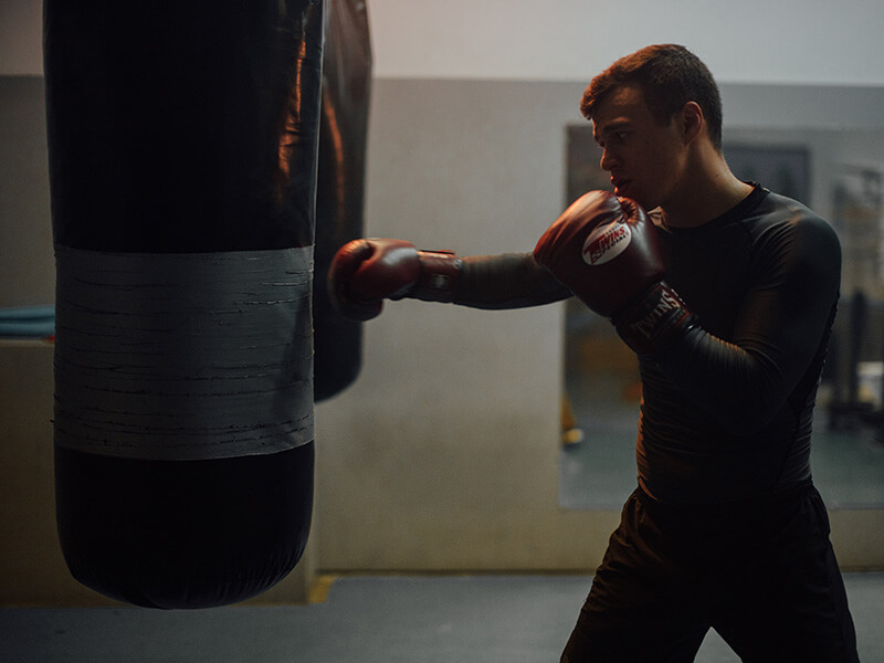 Entrainement sac de frappe débutant en Boxe 