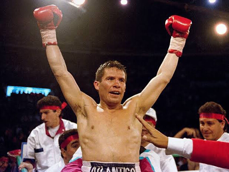 Julio Cesar Chavez après avoir remporté un combat de boxe